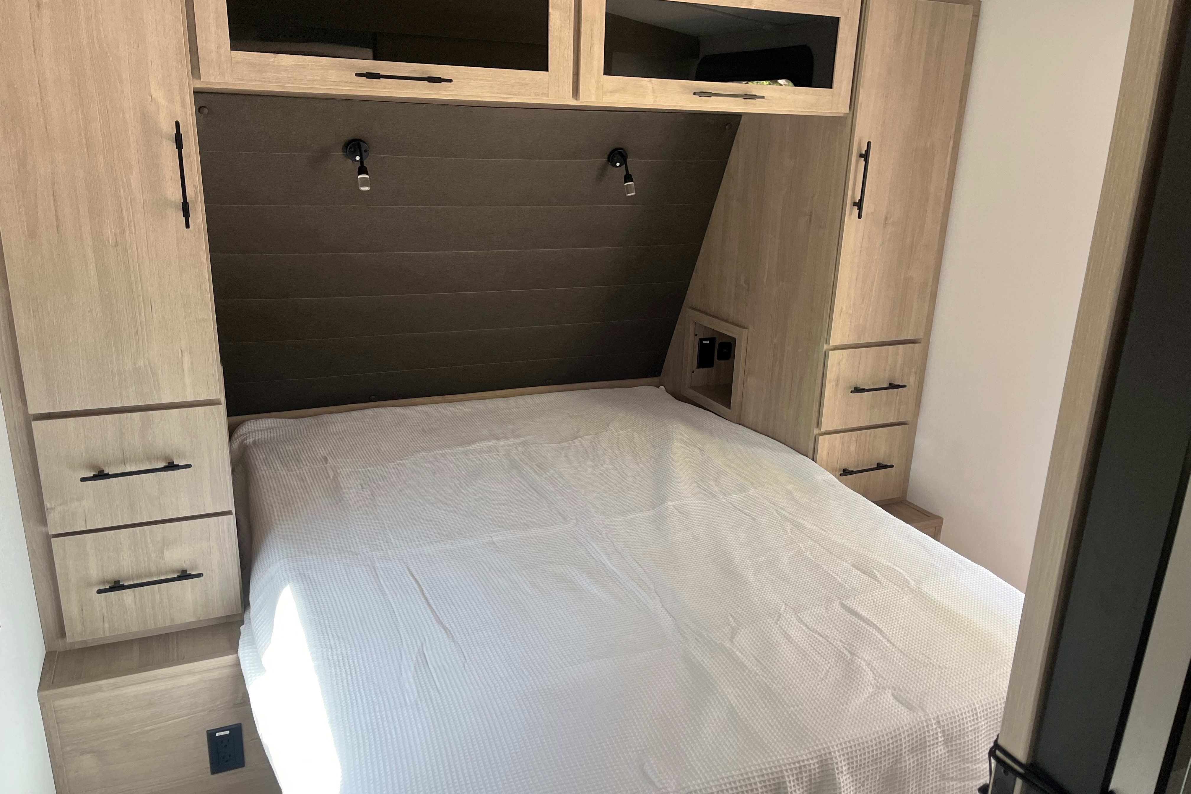 Red Plow Grand Design Imagine 2800BH Travel Trailer
