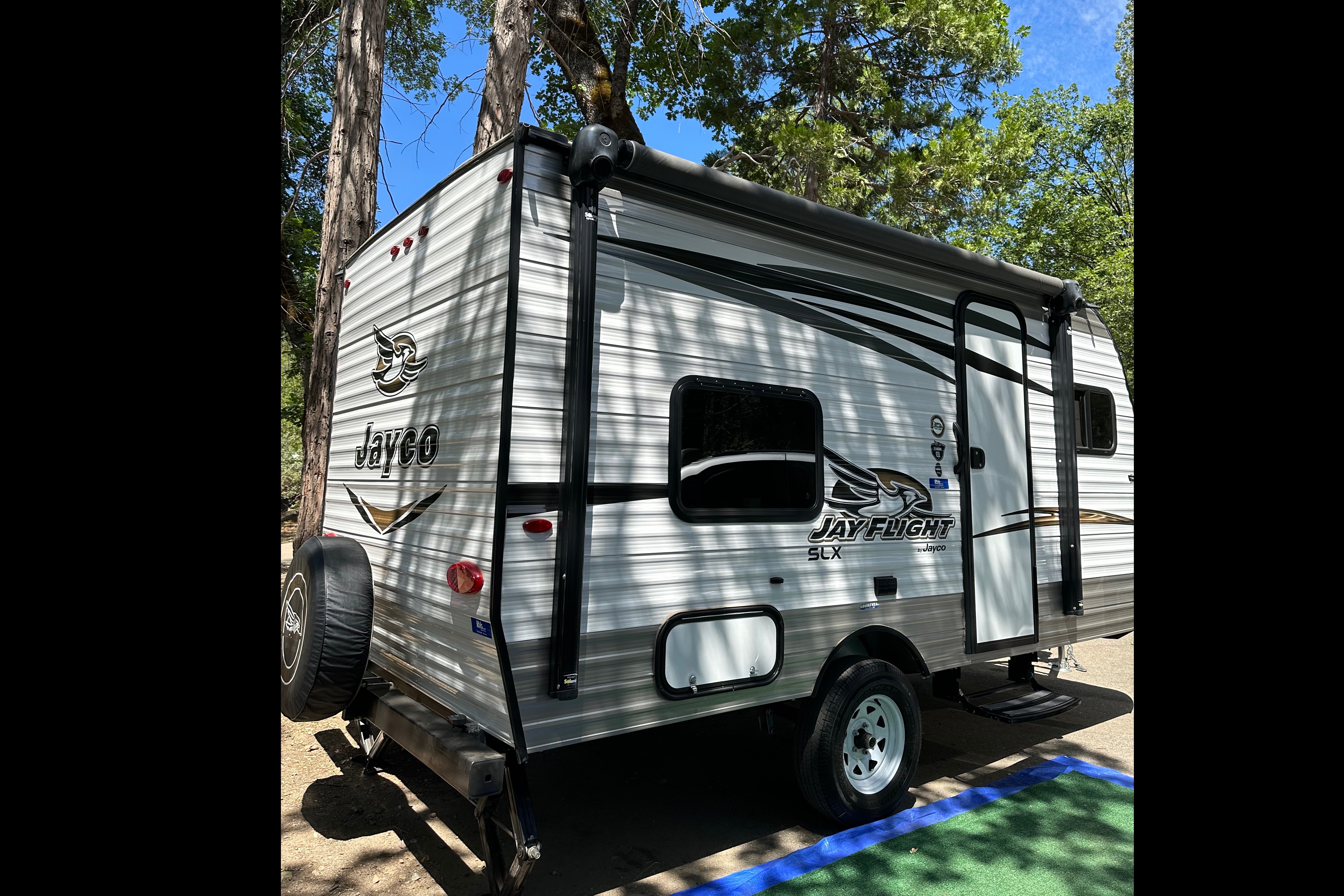 Jayco family trailer lightweight pet friendly 