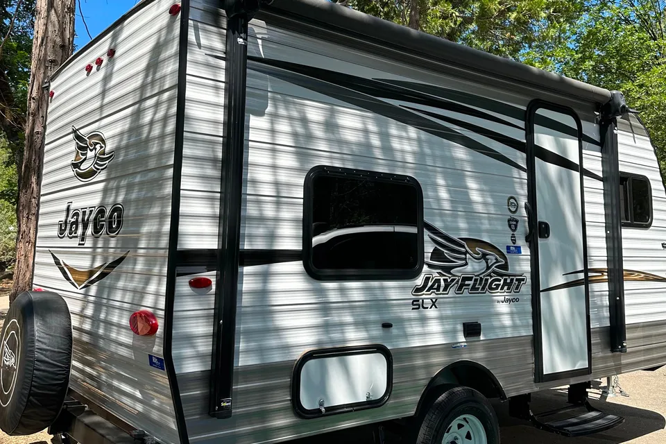 Jayco family trailer lightweight pet friendly 