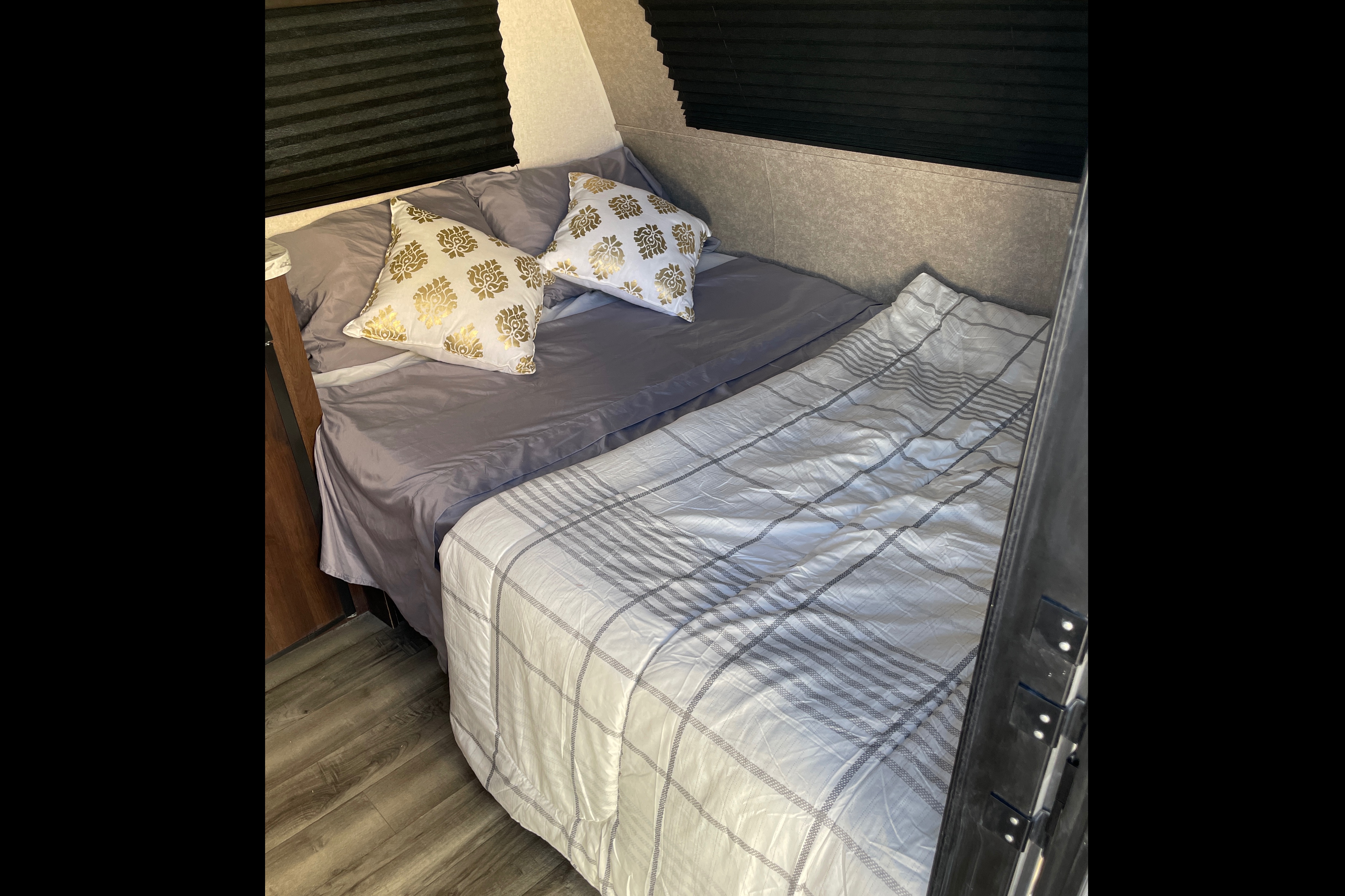 Jayco family trailer lightweight pet friendly 