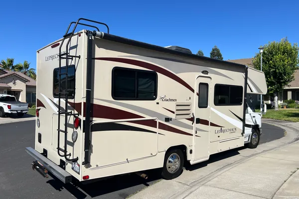 2017 Coachmen Leprechaun — 26ft Class C RV Rental (Sleeps 7)