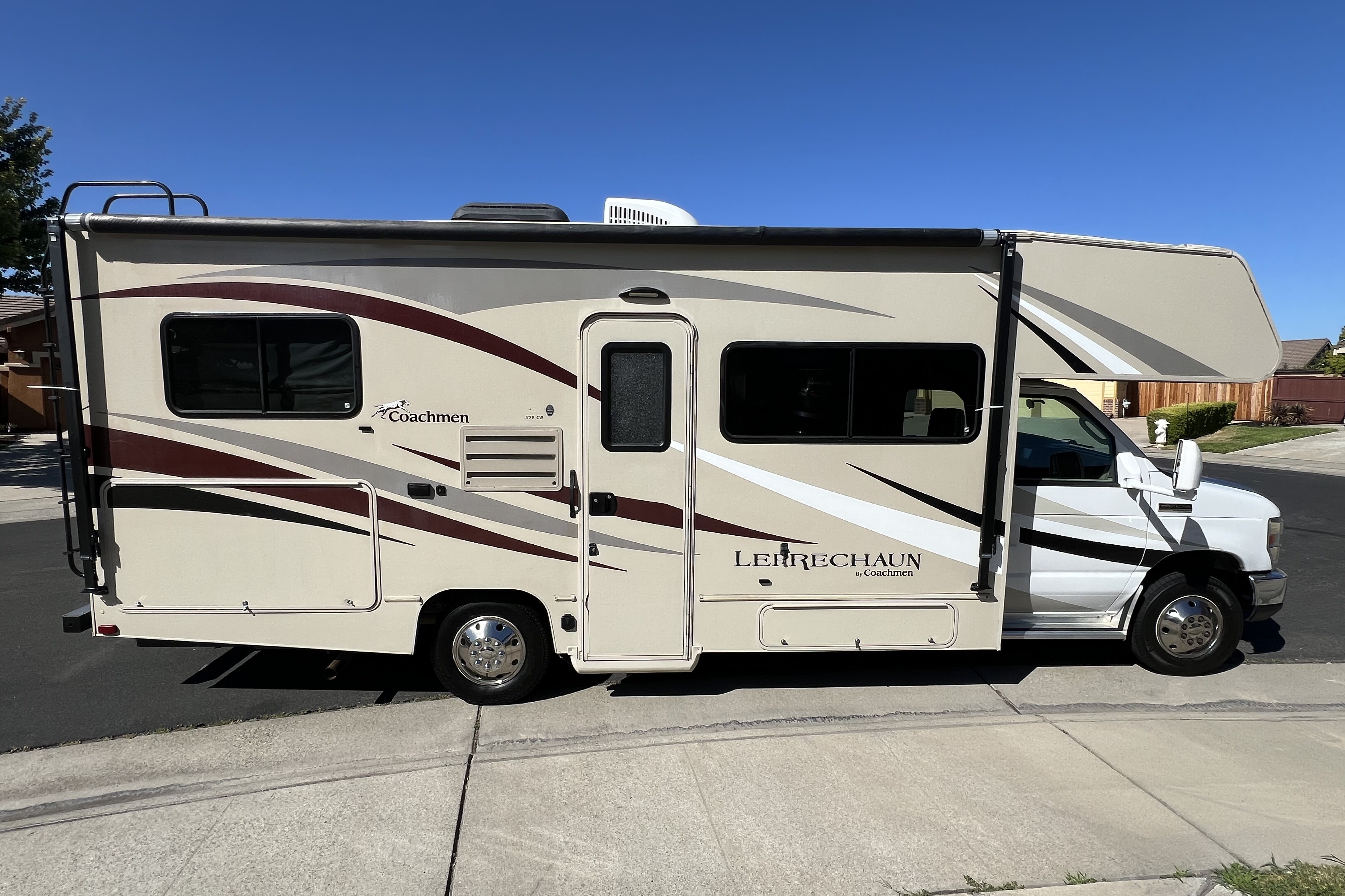 2017 Coachmen Leprechaun — 26ft Class C RV Rental (Sleeps 7)