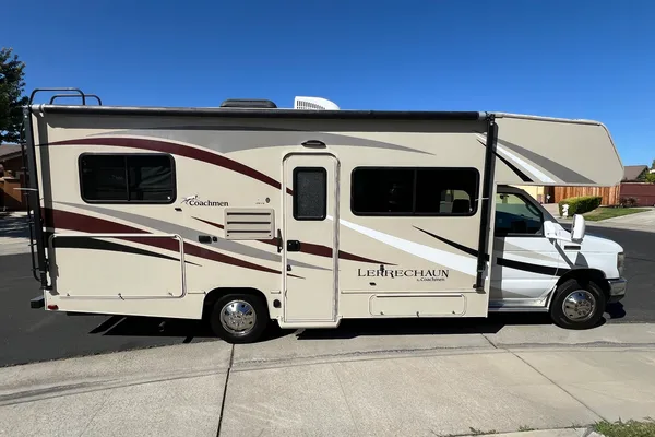 2017 Coachmen Leprechaun — 26ft Class C RV Rental (Sleeps 7)