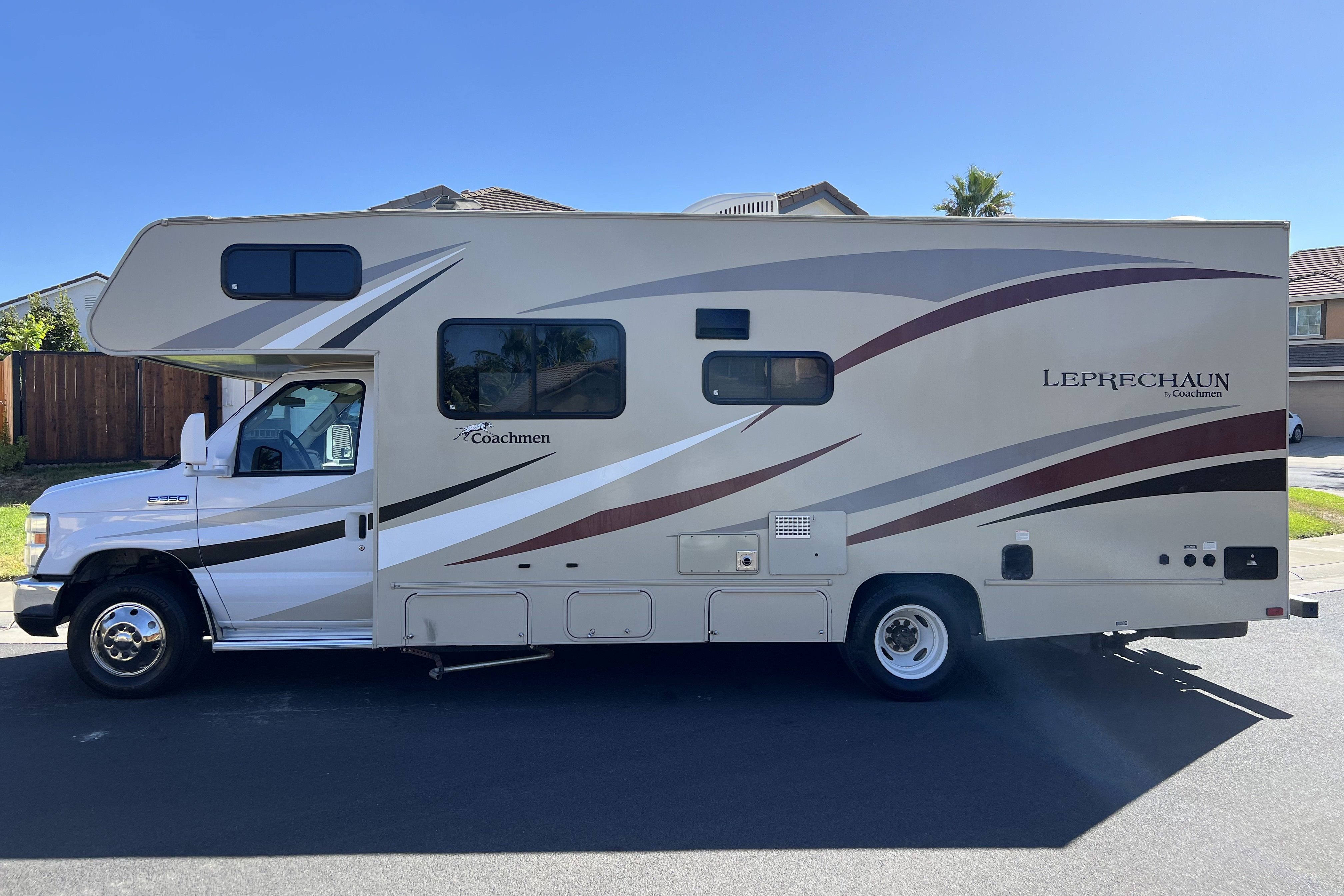 2017 Coachmen Leprechaun — 26ft Class C RV Rental (Sleeps 7)