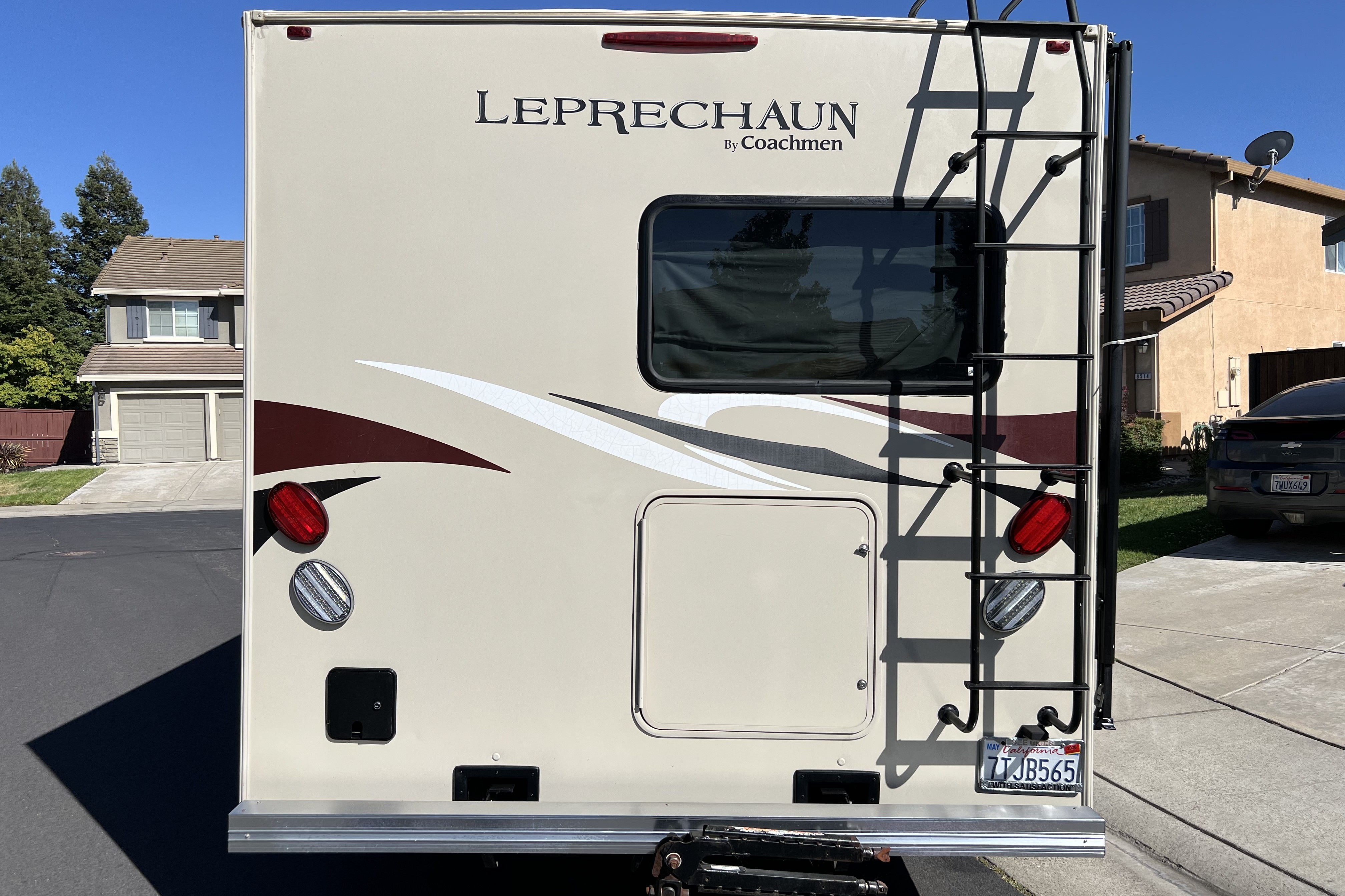 2017 Coachmen Leprechaun — 26ft Class C RV Rental (Sleeps 7)