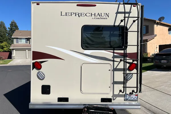 2017 Coachmen Leprechaun — 26ft Class C RV Rental (Sleeps 7)
