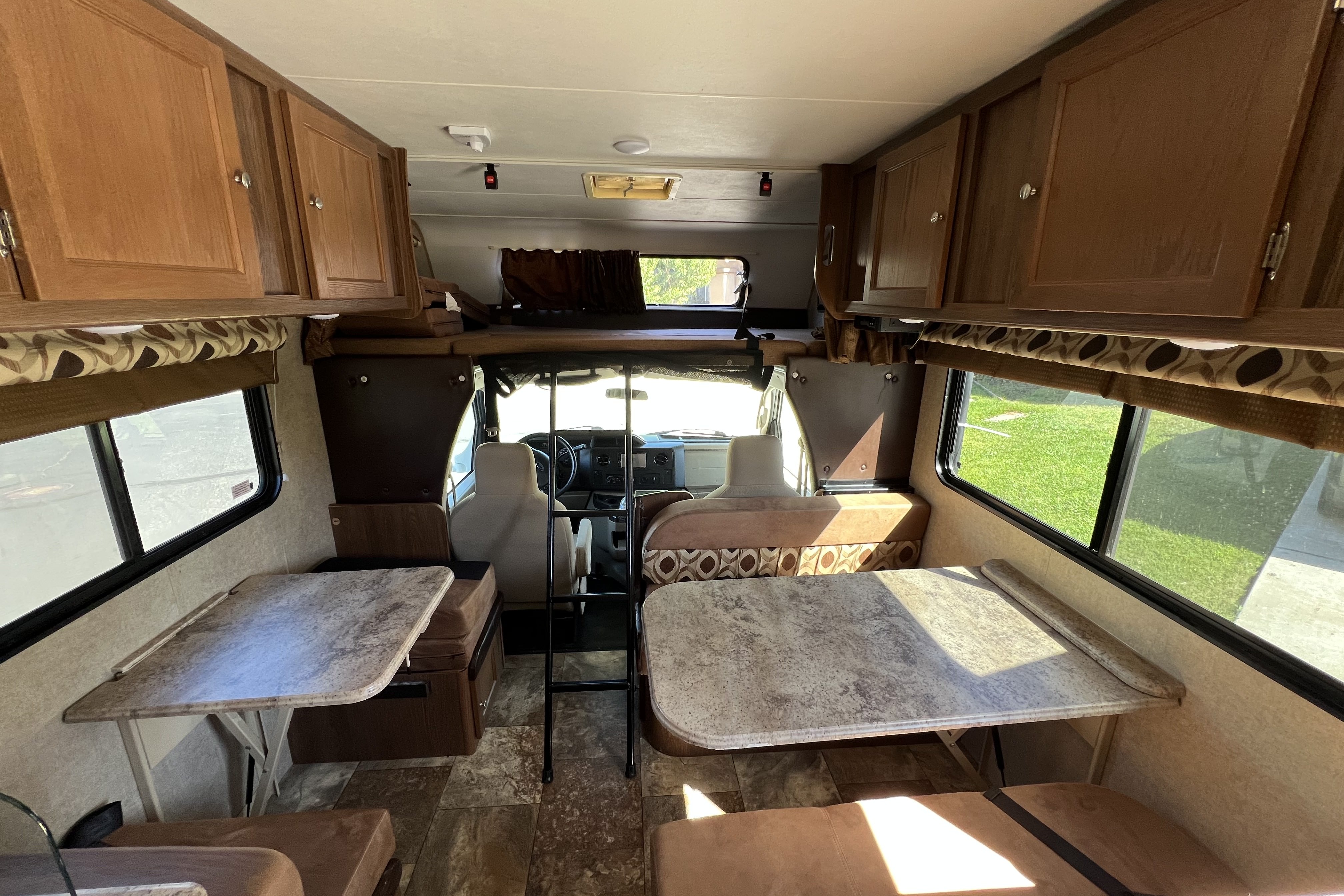 2017 Coachmen Leprechaun — 26ft Class C RV Rental (Sleeps 7)