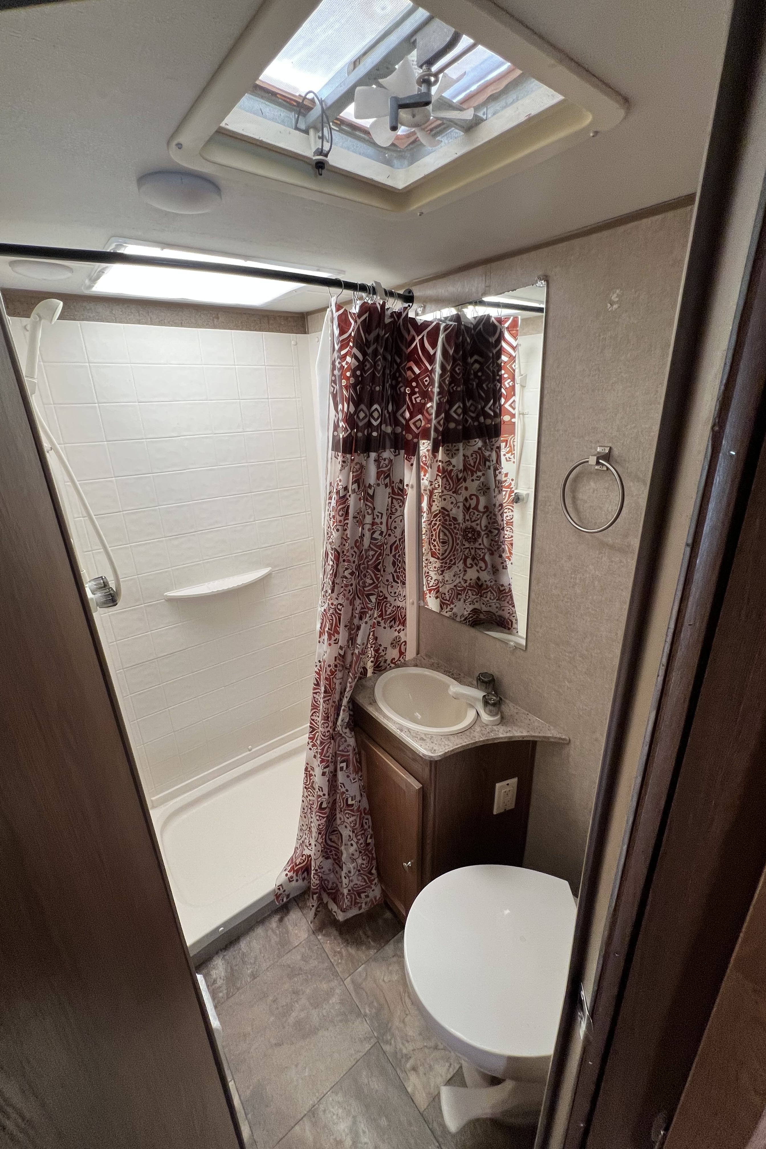 2017 Coachmen Leprechaun — 26ft Class C RV Rental (Sleeps 7)