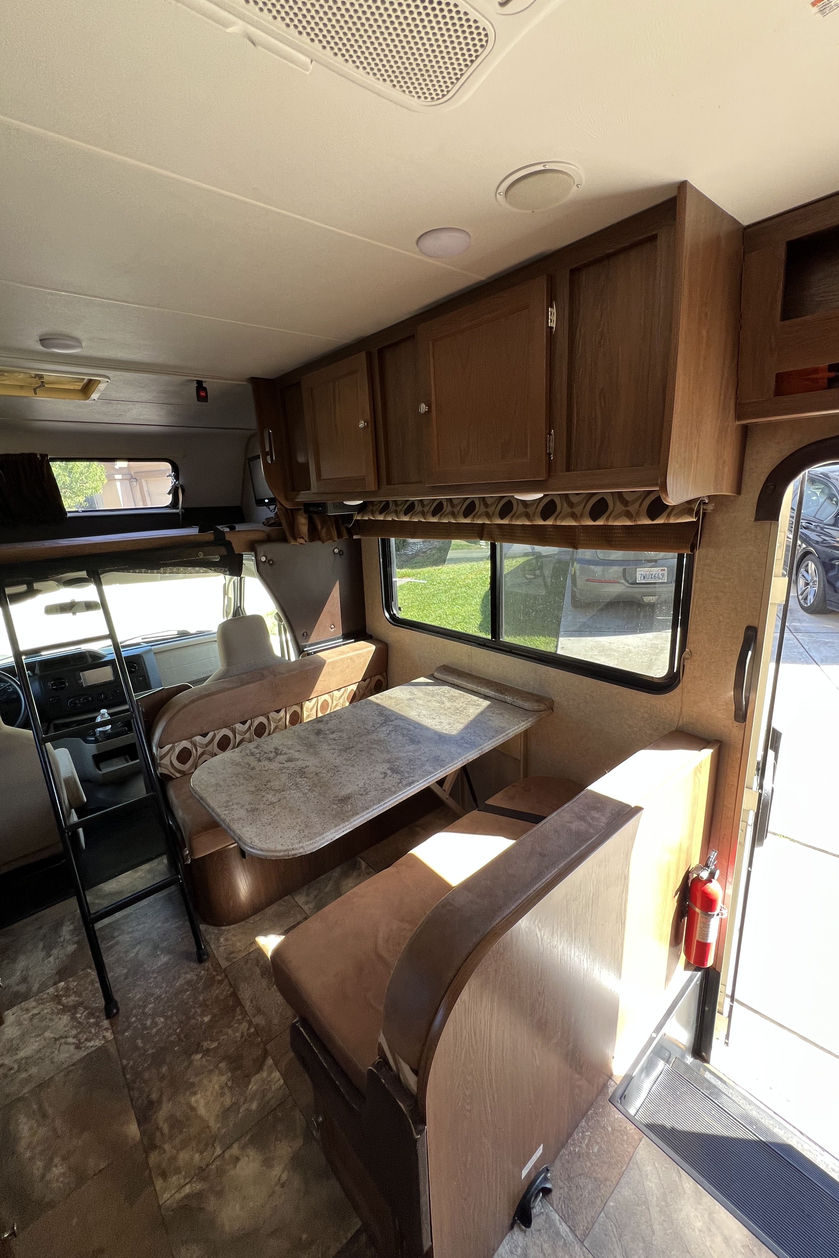 2017 Coachmen Leprechaun — 26ft Class C RV Rental (Sleeps 7)