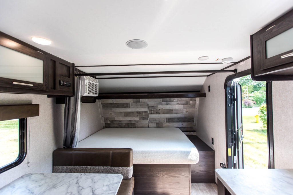 JOBAS Coleman 17B Travel Trailer