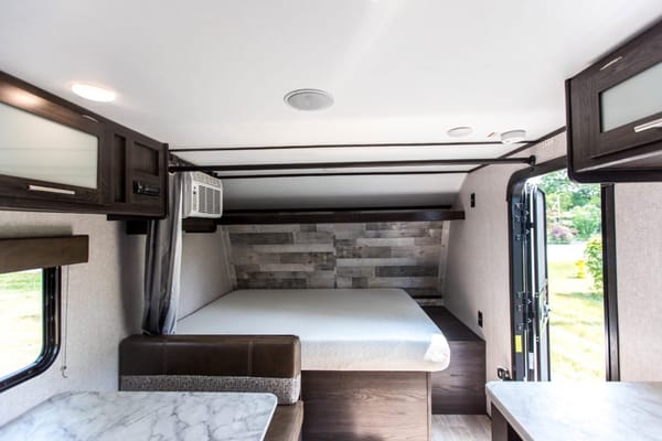 JOBAS Coleman 17B Travel Trailer