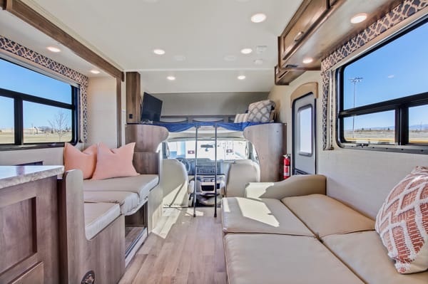 Lux Jayco Redhawk Class C- In Mint Condition