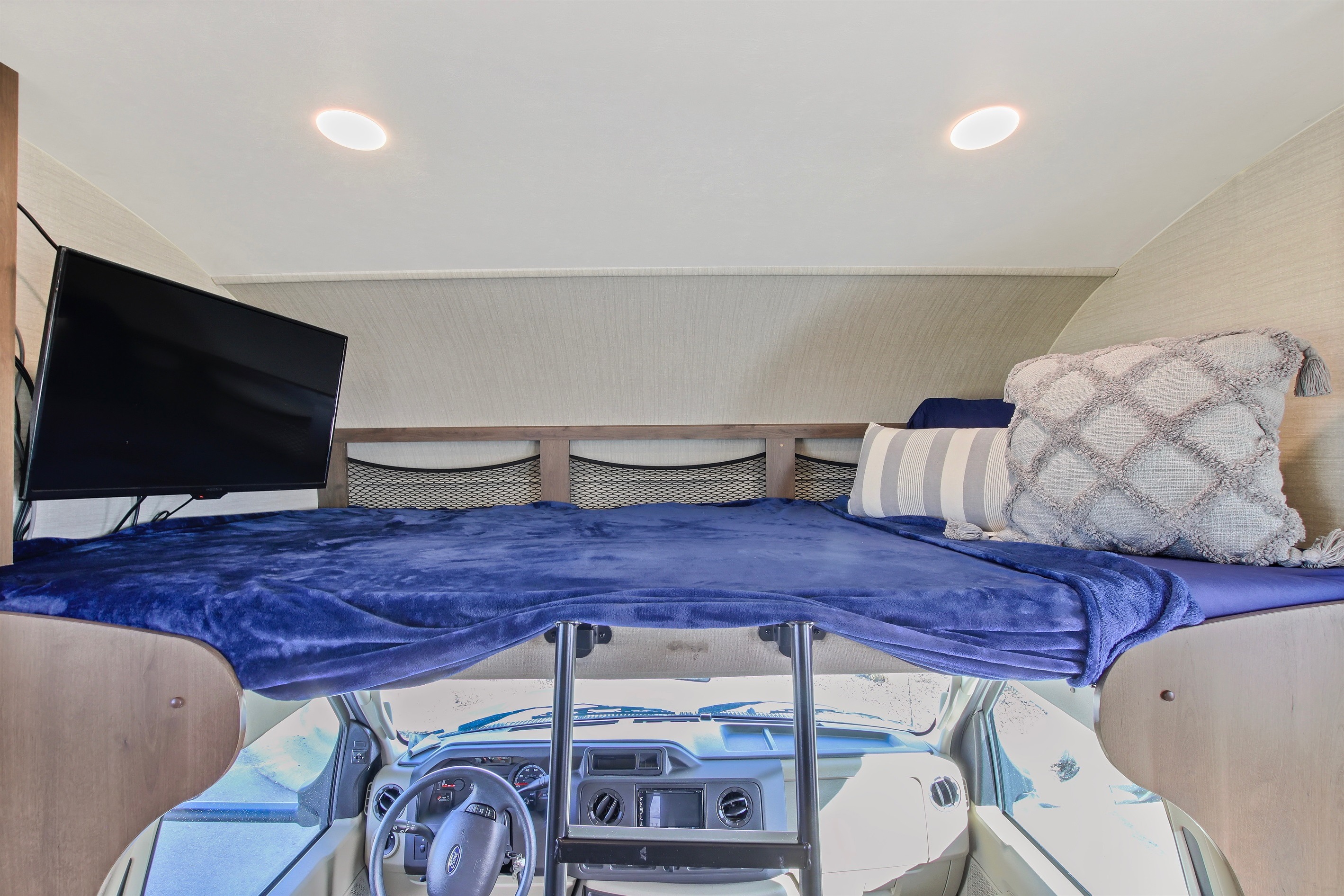 Lux Jayco Redhawk Class C- In Mint Condition