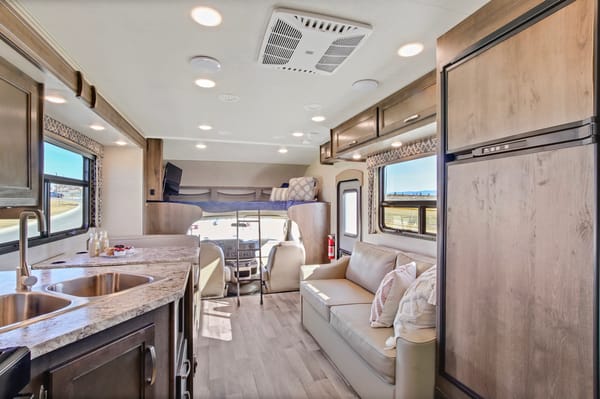 Lux Jayco Redhawk Class C- In Mint Condition