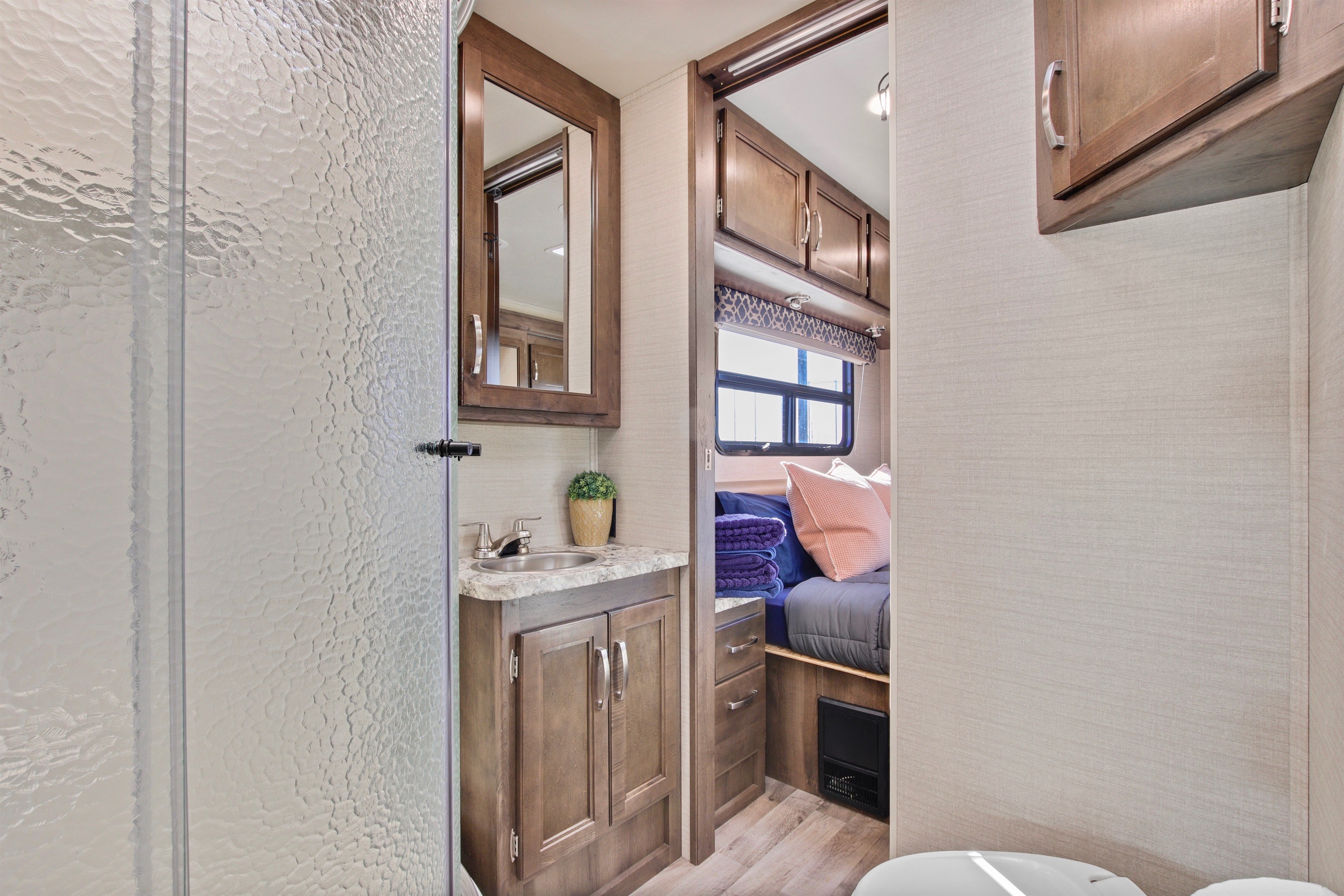 Lux Jayco Redhawk Class C- In Mint Condition