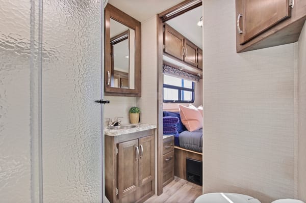 Lux Jayco Redhawk Class C- In Mint Condition