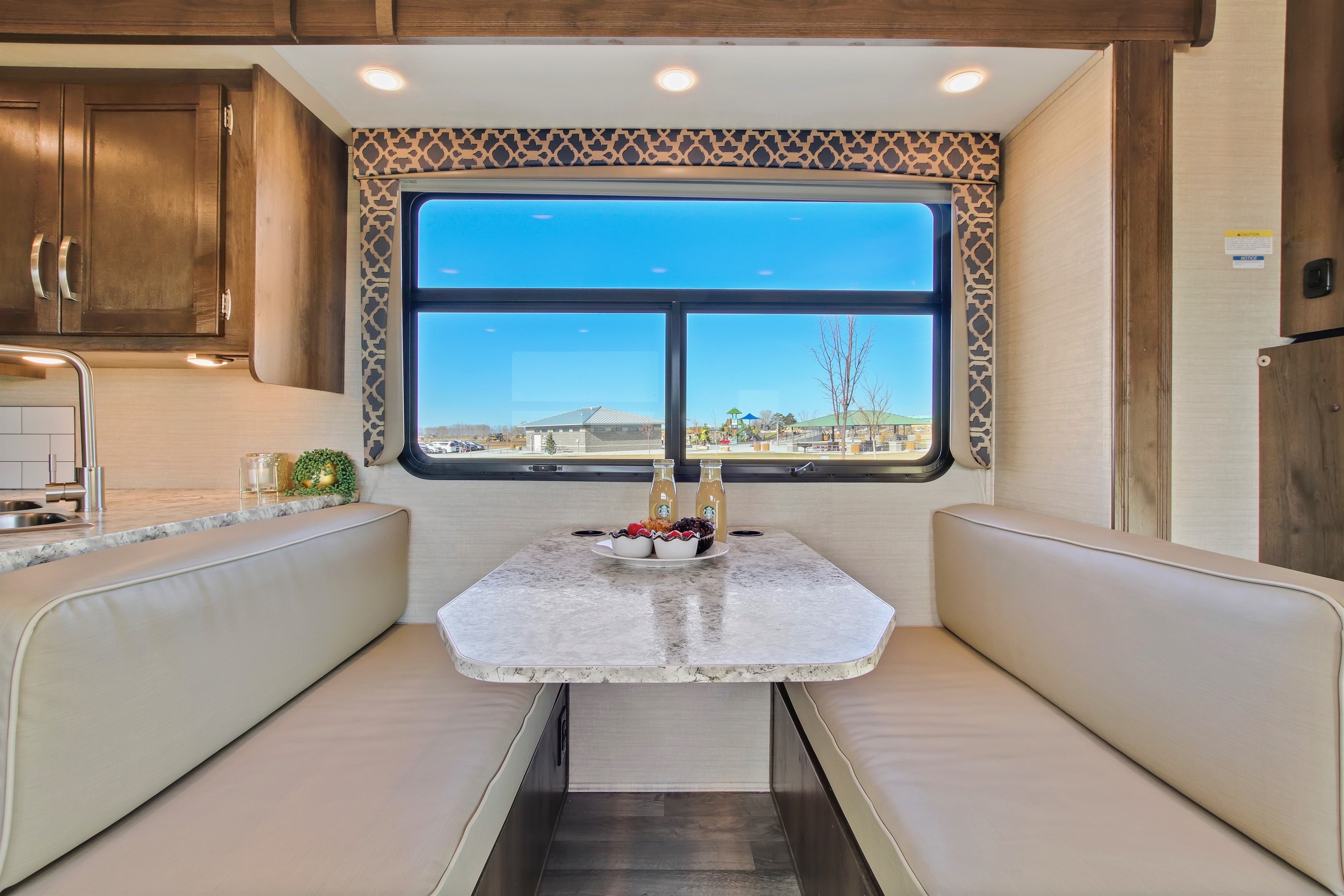 Lux Jayco Redhawk Class C- In Mint Condition
