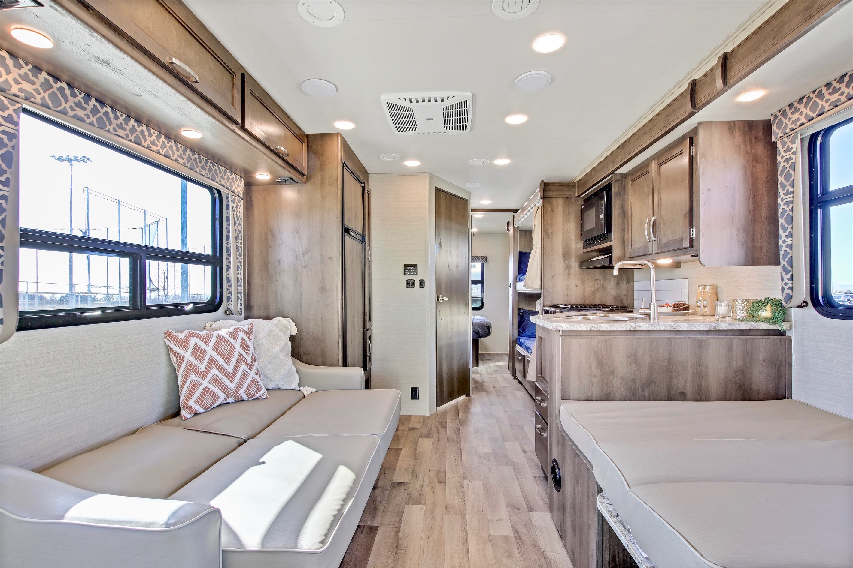 Lux Jayco Redhawk Class C- In Mint Condition