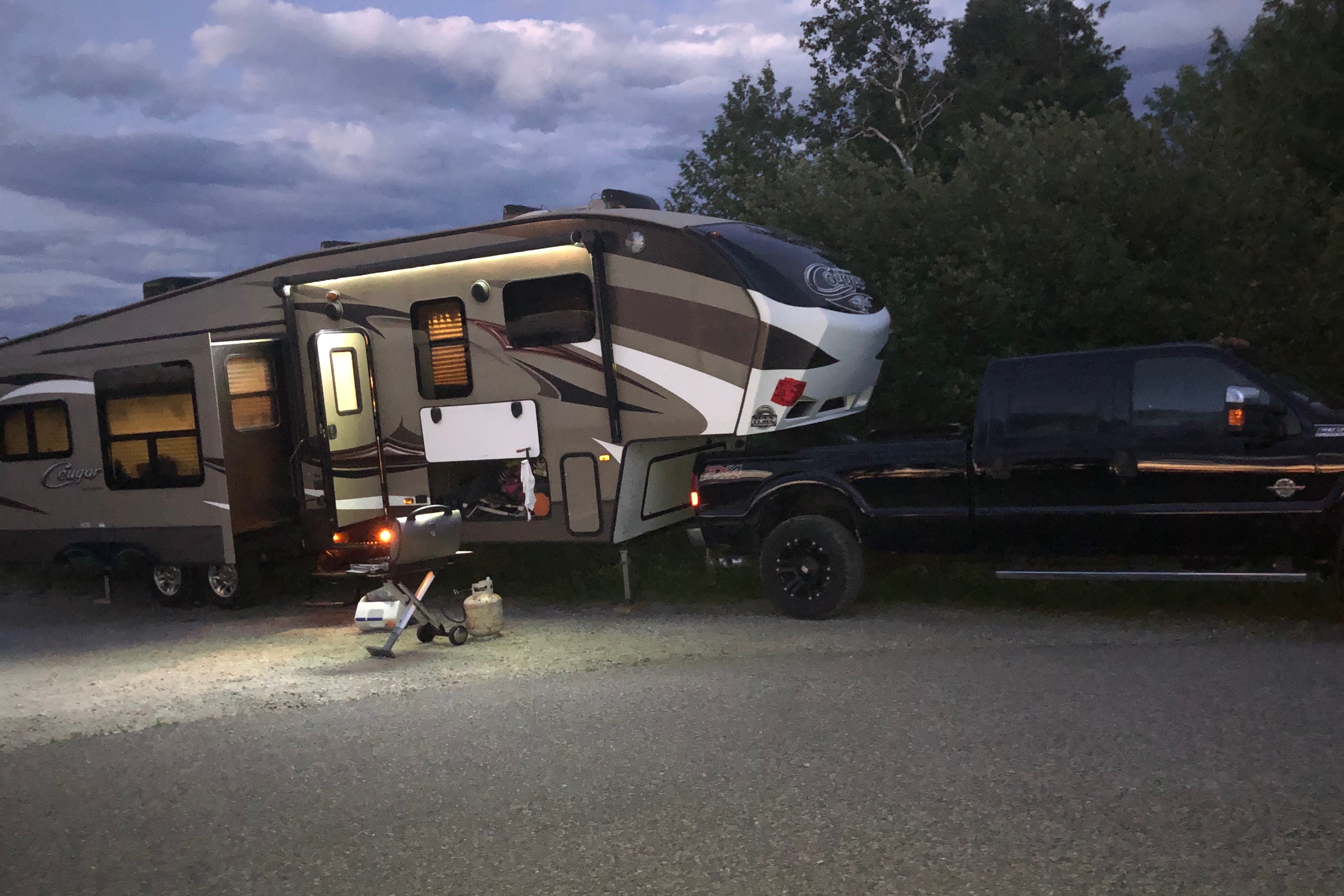 Wendy's Gulf Stream Couger Fifth Wheel