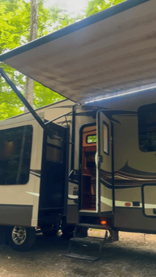 Wendy's Gulf Stream Couger Fifth Wheel