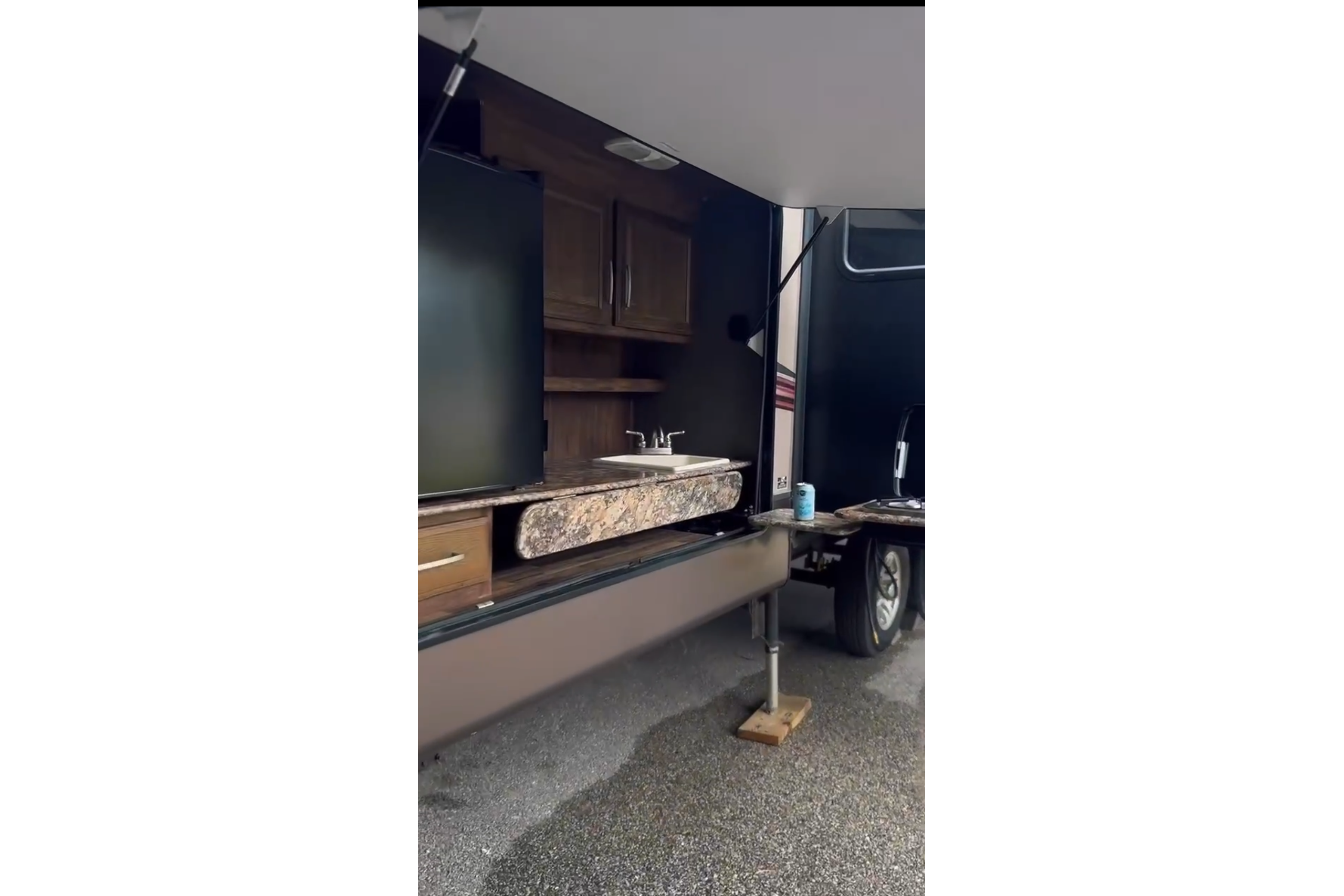 Wendy's Gulf Stream Couger Fifth Wheel