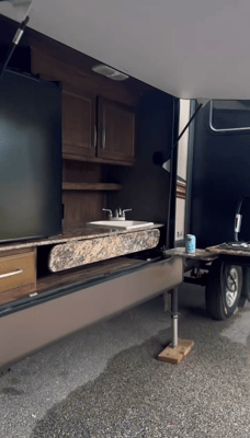 Wendy's Gulf Stream Couger Fifth Wheel