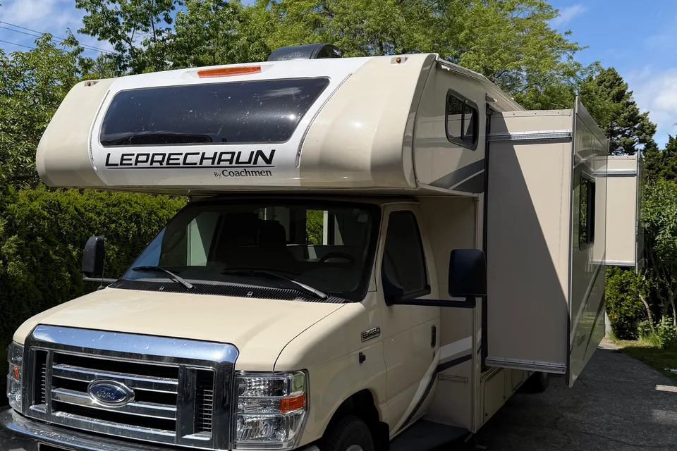 Jason’s Coachmen 260ds Class C