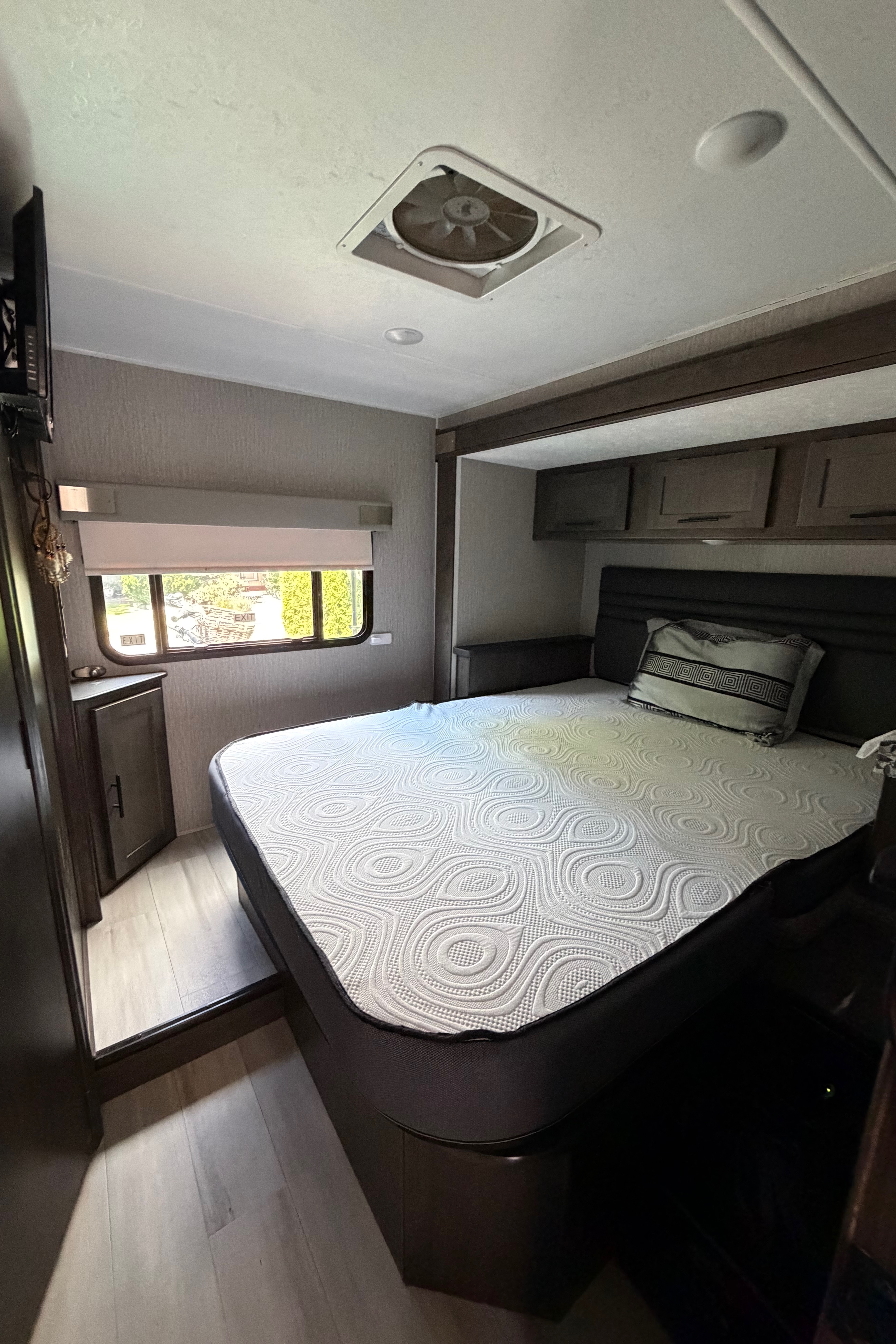Jason’s Coachmen 260ds Class C