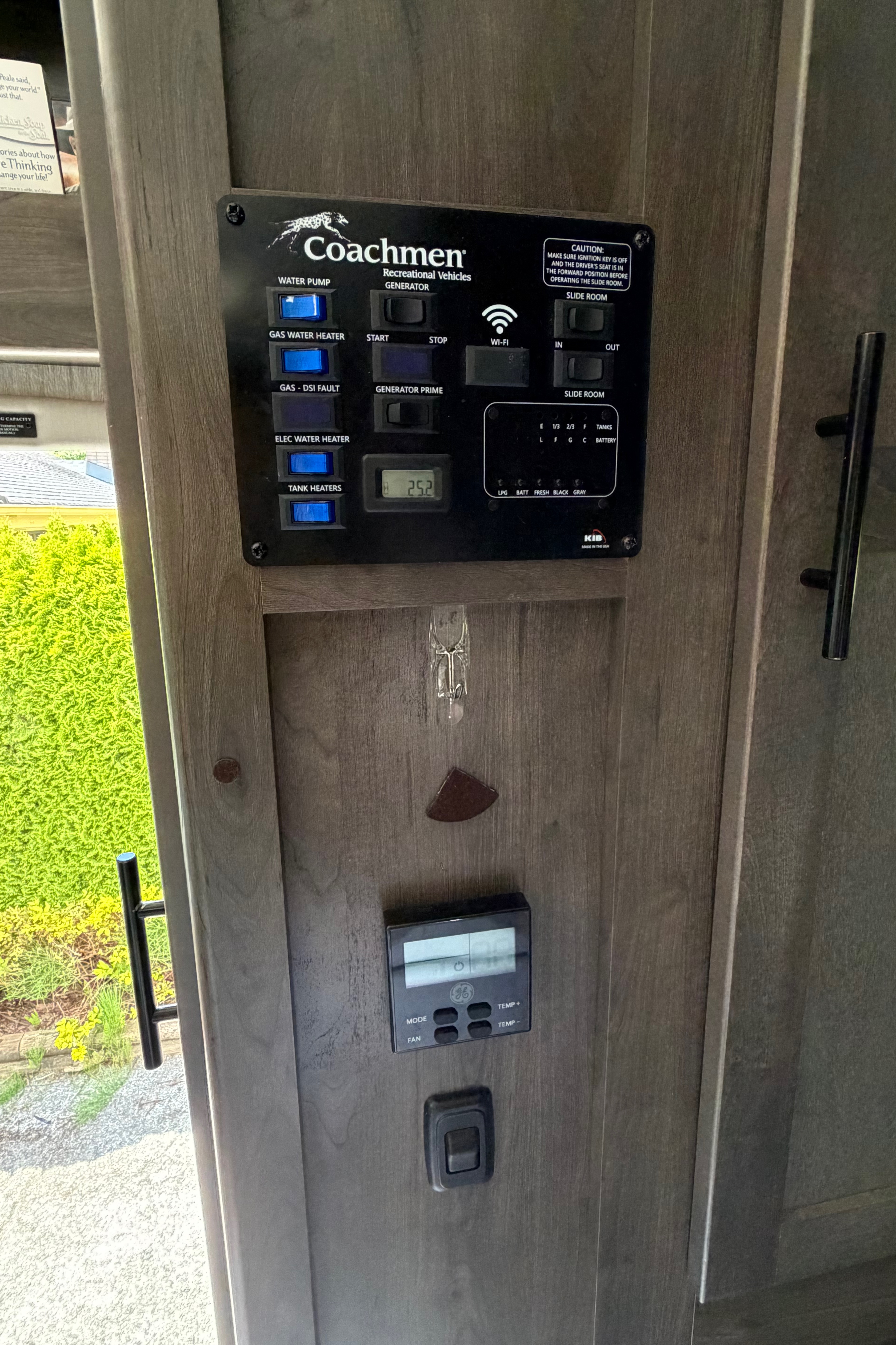 Jason’s Coachmen 260ds Class C