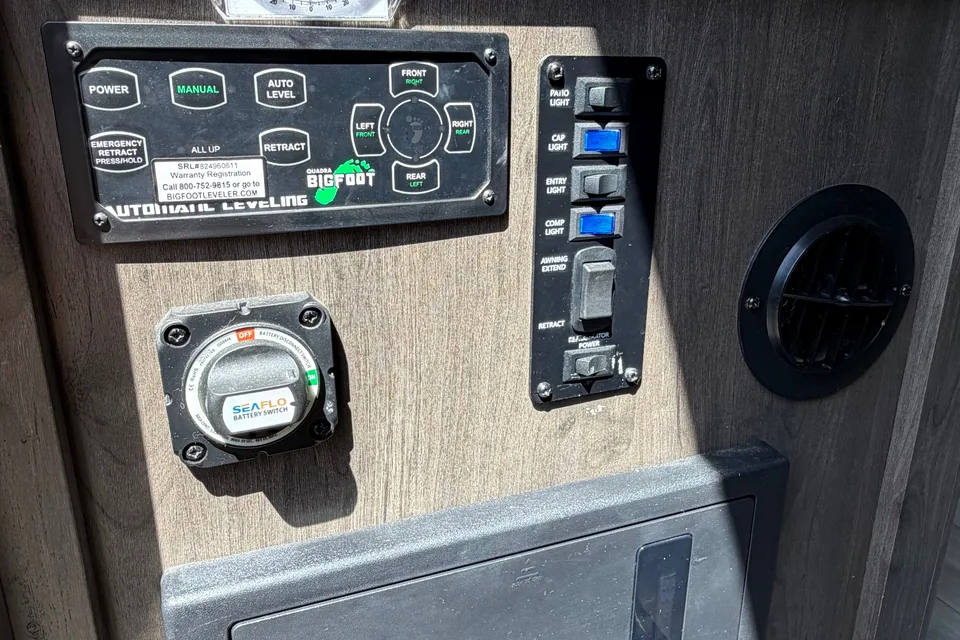 Jason’s Coachmen 260ds Class C