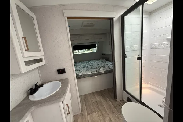Barefoot Nation Rentals Astoria 2903BH Travel Trailer