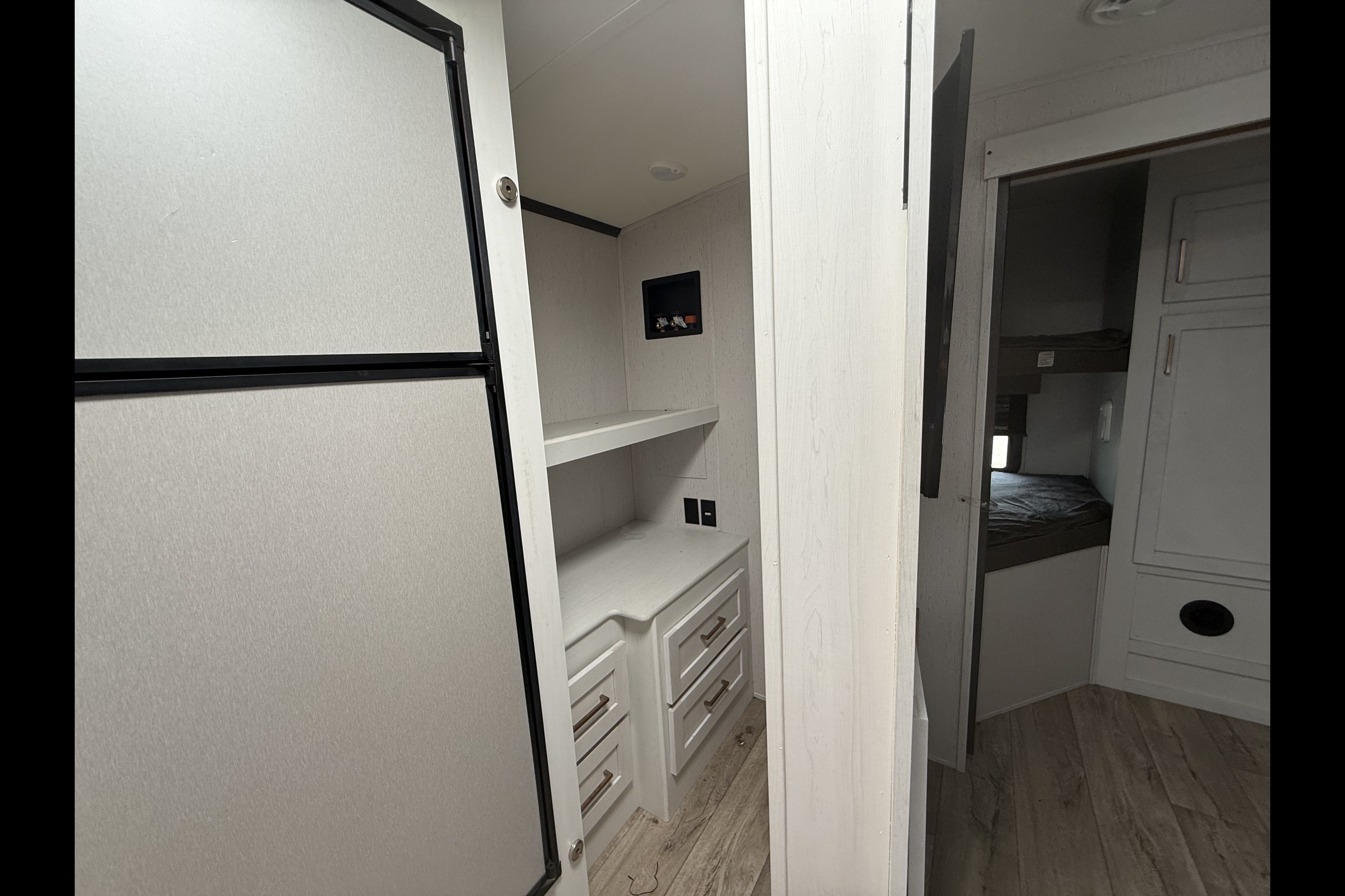Barefoot Nation Rentals Astoria 2903BH Travel Trailer