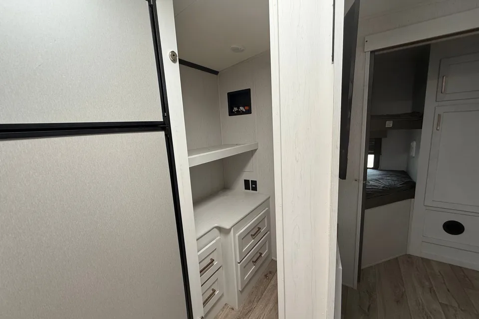 Barefoot Nation Rentals Astoria 2903BH Travel Trailer