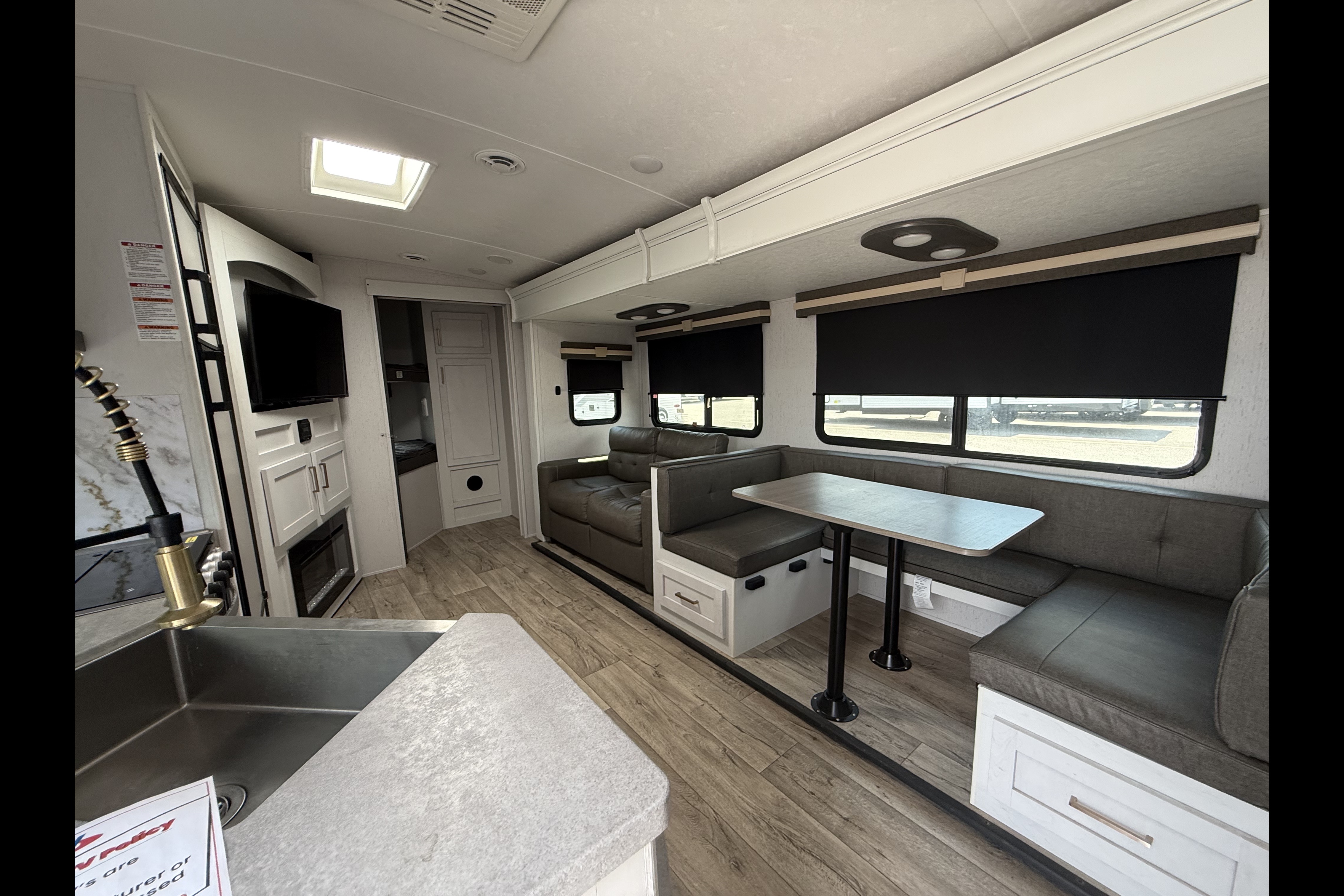 Barefoot Nation Rentals Astoria 2903BH Travel Trailer