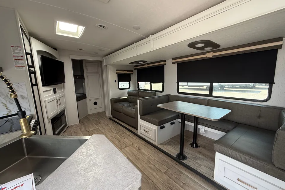Barefoot Nation Rentals Astoria 2903BH Travel Trailer