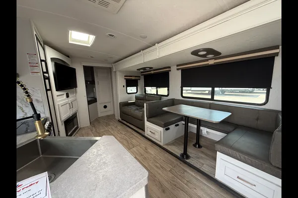 Barefoot Nation Rentals Astoria 2903BH Travel Trailer