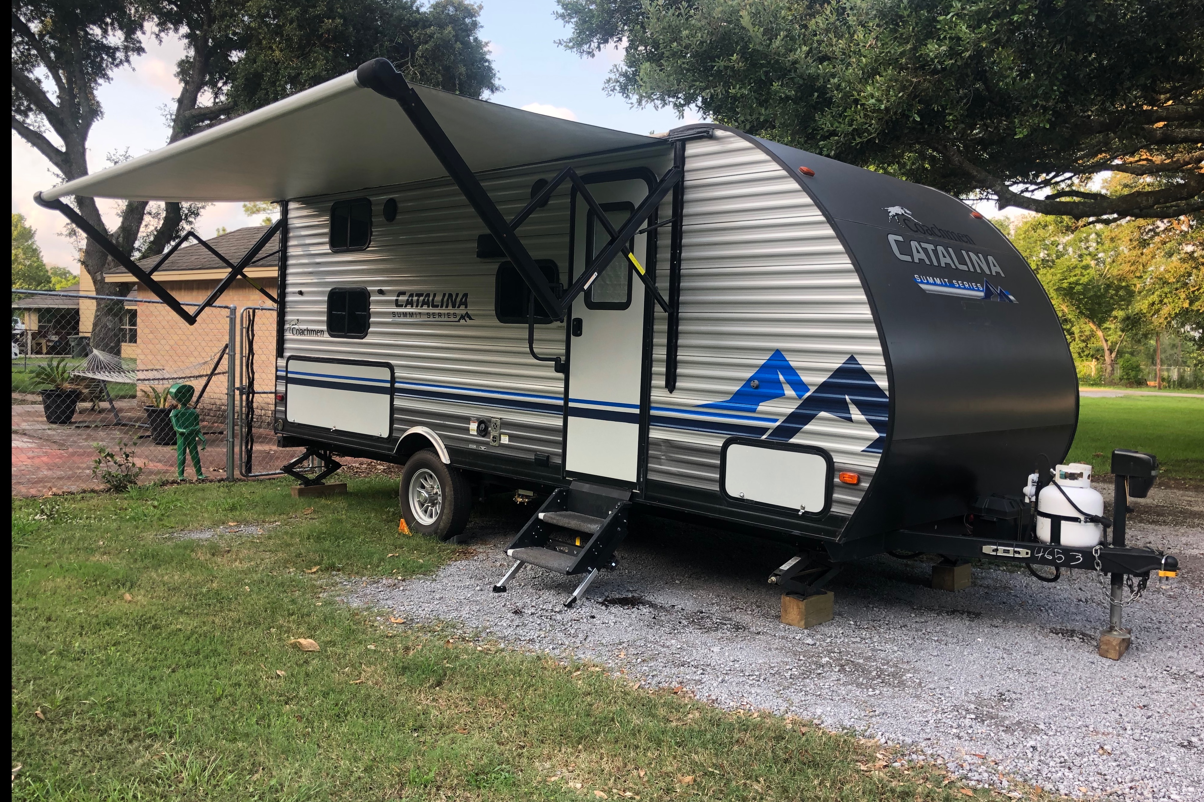 Reds Coachmen Catalina Summit Series 7 184BHS Travel Trailer