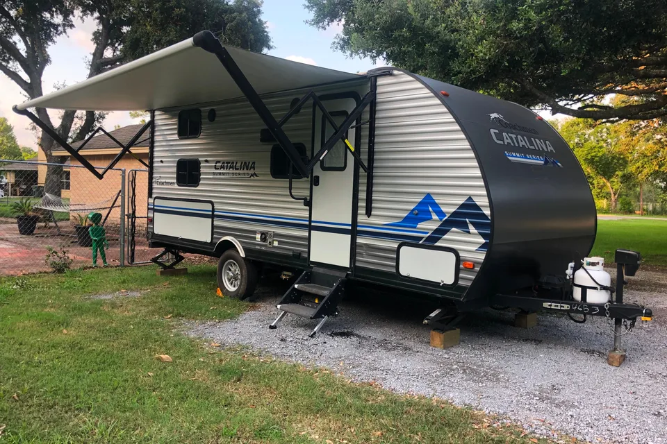 Reds Coachmen Catalina Summit Series 7 184BHS Travel Trailer