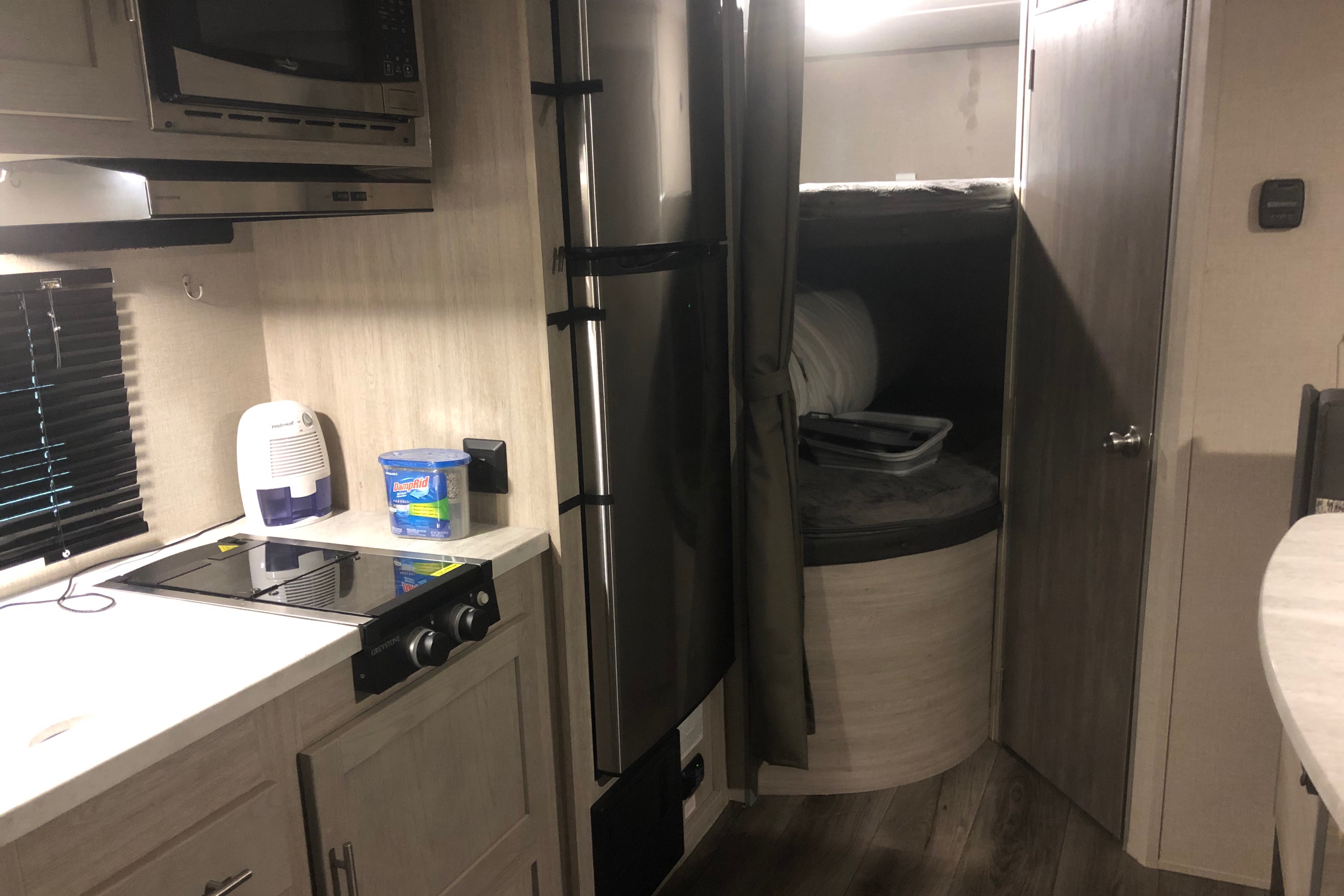 Reds Coachmen Catalina Summit Series 7 184BHS Travel Trailer