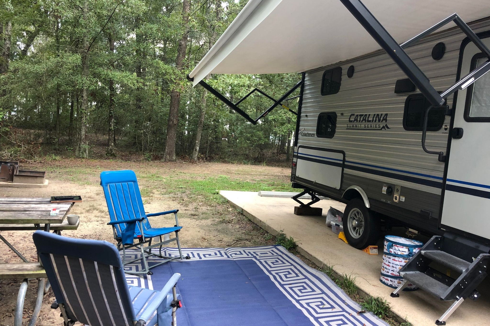 Reds Coachmen Catalina Summit Series 7 184BHS Travel Trailer