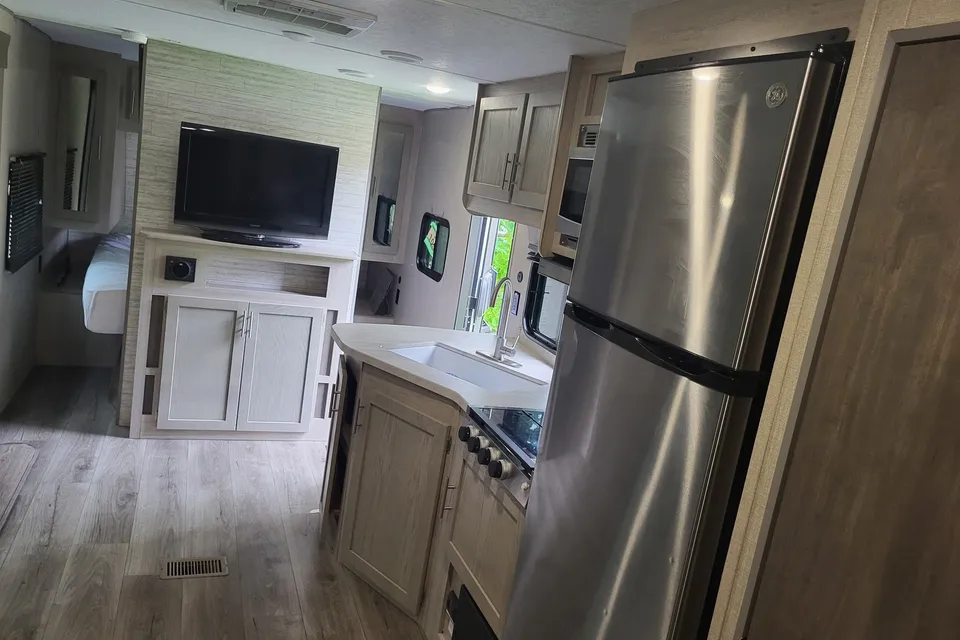 Monster Family Coachmen Catalina Summit Travel Trailer