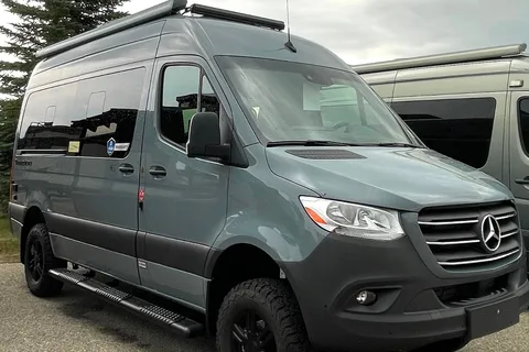 Yiwen's Thor Motor Coach Sanctuary 19A Class B