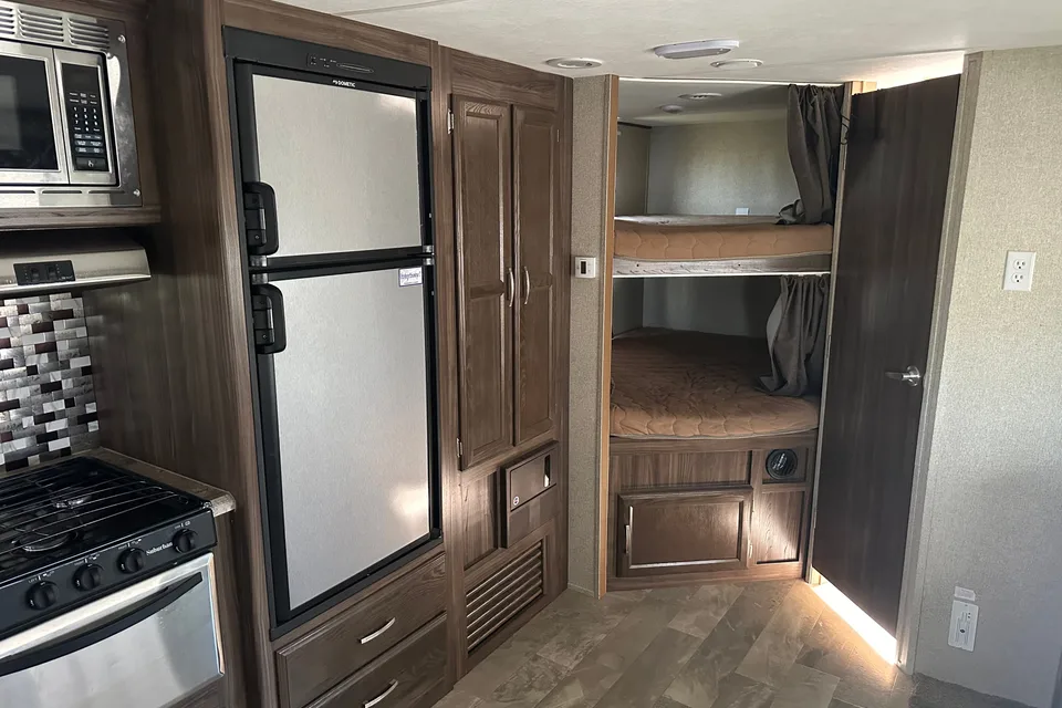 Coachmen Apex Ultra Lite 27.5 BHS Travel Trailer