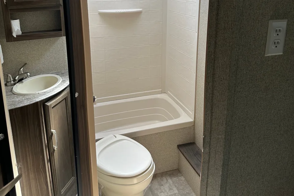 Coachmen Apex Ultra Lite 27.5 BHS Travel Trailer