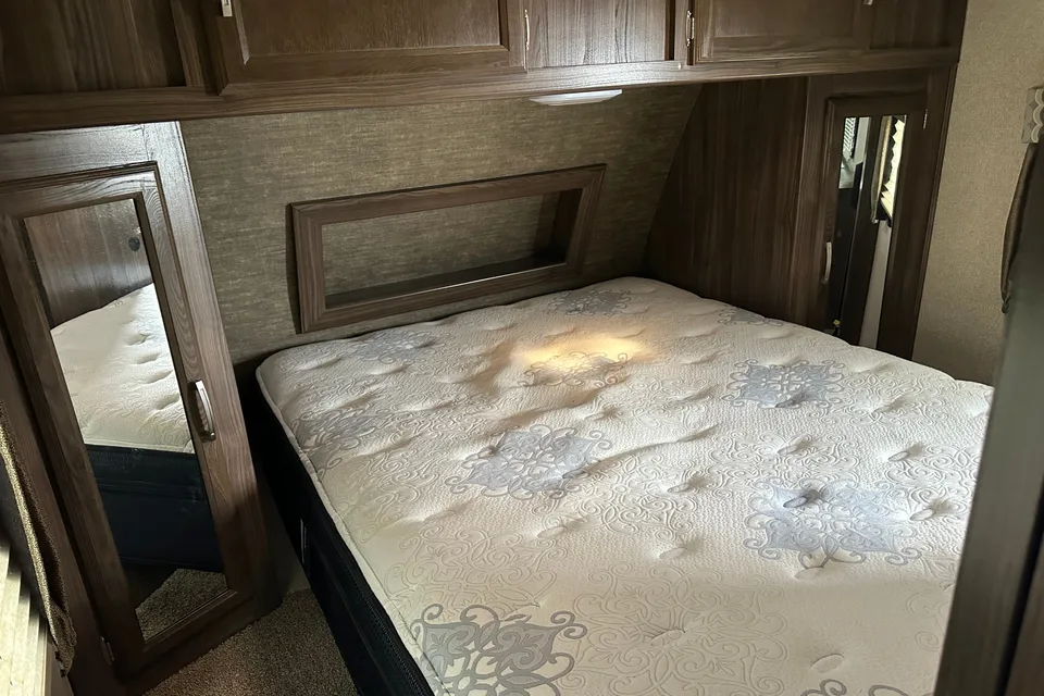 Coachmen Apex Ultra Lite 27.5 BHS Travel Trailer