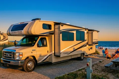 C16 2022 Luxury Leprechaun - STARLINK WiFi Equipped Sleep 8 - 2 Slide Outs - Private MasterSuite