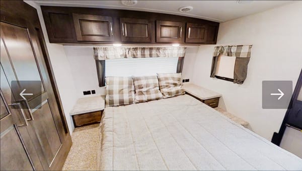 Manno's Flagstaff Super lite 27bhws Travel Trailer