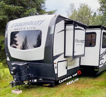 Manno's Flagstaff Super lite 27bhws Travel Trailer