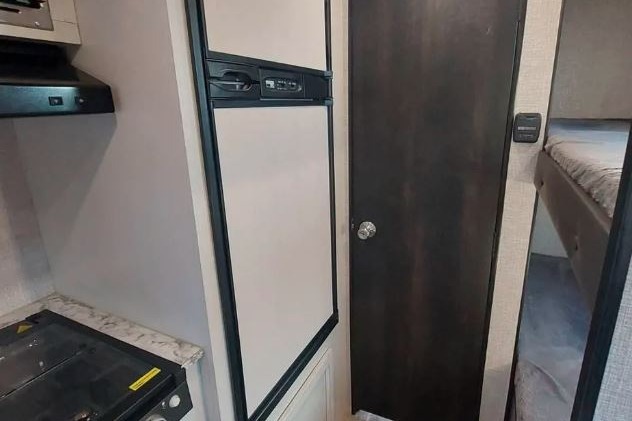 Kevin's Jayco – 3,500 lbs, Slide-Out, Easy Tow for Trucks & Some SUVs, Sleeps 6!