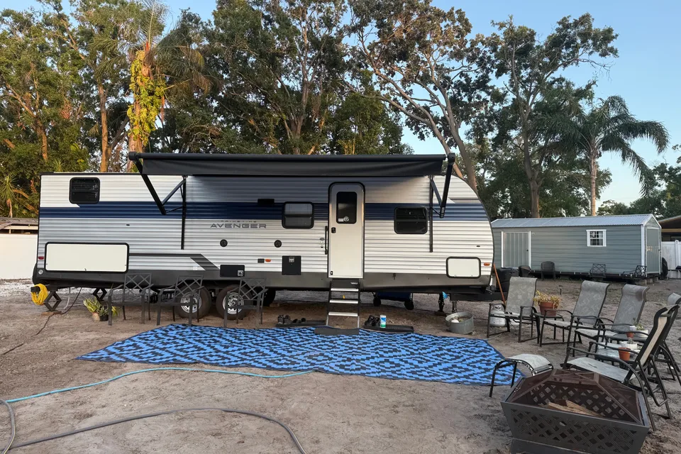 “The Relaxer”Prime Time avenger Travel Trailer